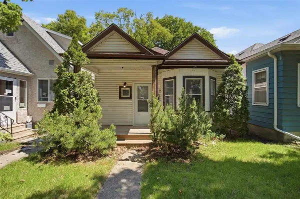 229 Roseberry ST, Winnipeg, MB R3J 1T3