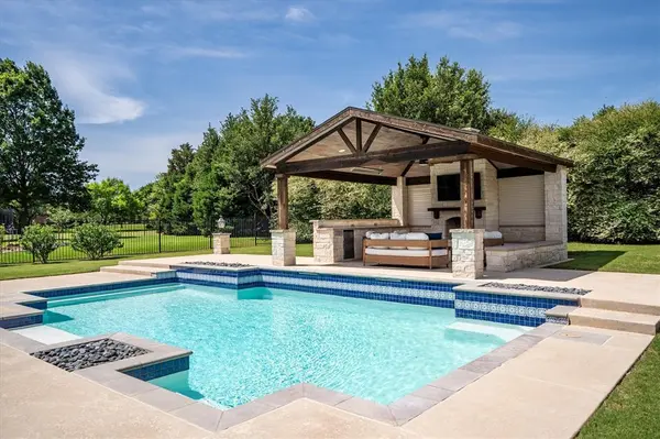 3225 Clubview Drive, Denton, TX 76226