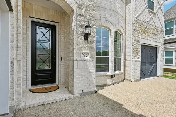 925 Oglethorpe Lane, Savannah, TX 76227
