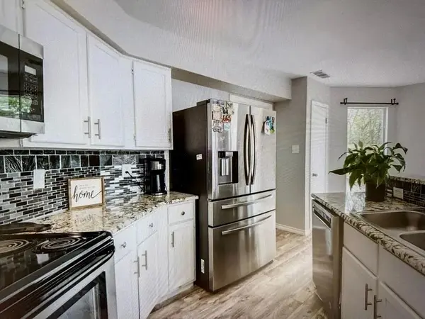 322 Ashley Oak Lane, Lake Dallas, TX 75065