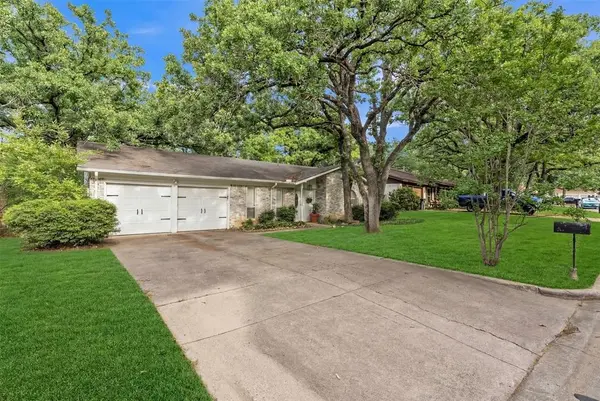 2908 Nancy Circle, Arlington, TX 76013