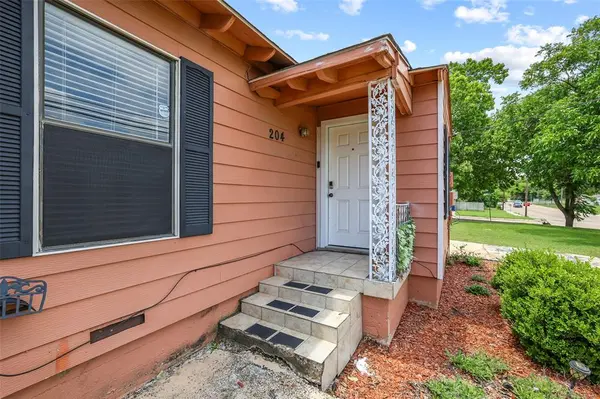 204 E Avenue D, Garland, TX 75040