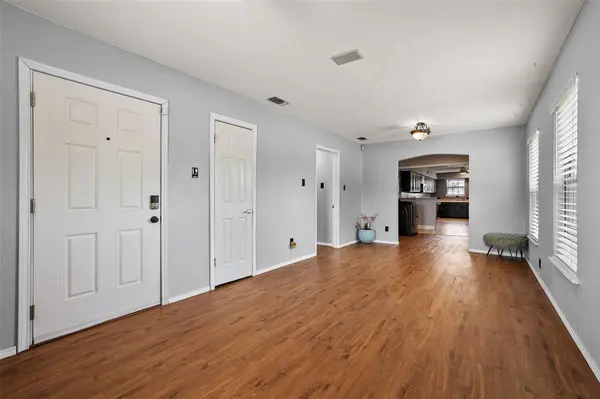 204 E Avenue D, Garland, TX 75040