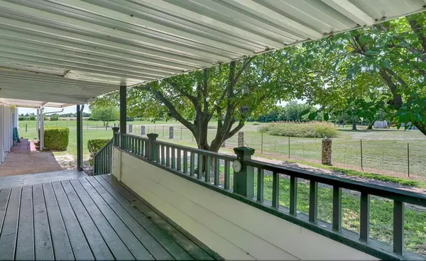 652 Middle Windsor Road, Mcgregor, TX 76657
