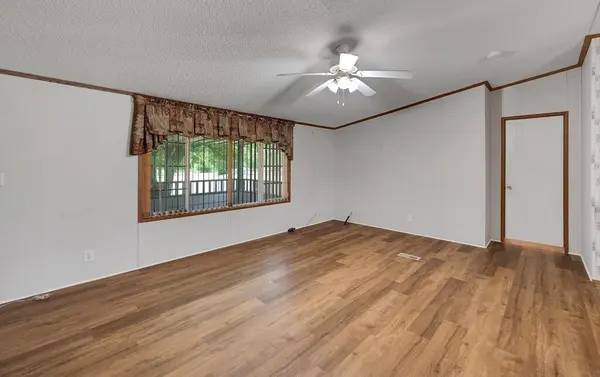 652 Middle Windsor Road, Mcgregor, TX 76657