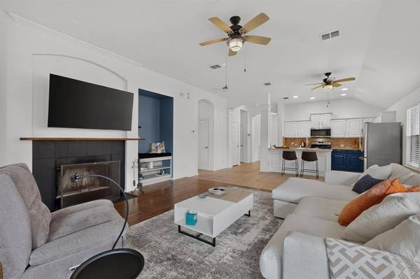 905 Lake Grove Drive, Little Elm, TX 75068