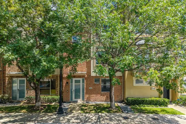2702 Floyd Street, Dallas, TX 75204
