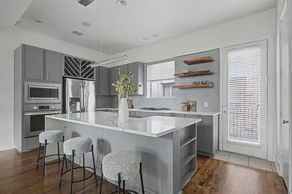 2702 Floyd Street, Dallas, TX 75204