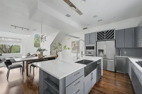 2702 Floyd Street, Dallas, TX 75204