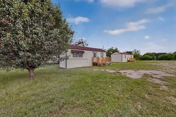 1661 E 2nd Street, Cleburne, TX 76031