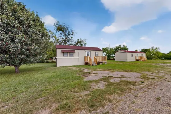 1661 E 2nd Street, Cleburne, TX 76031