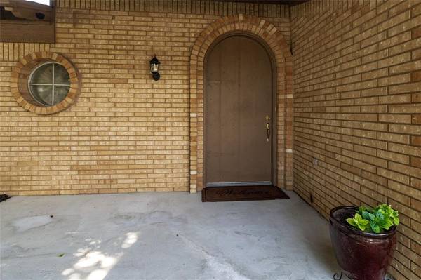 1710 Park Hill Drive, Arlington, TX 76012