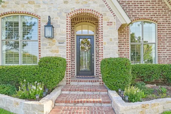 8605 Nichols Way, North Richland Hills, TX 76180