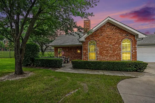 6123 Welden Court, Fort Worth, TX 76132