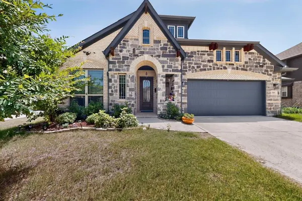 2905 Emerald Trace Drive, Denton, TX 76226