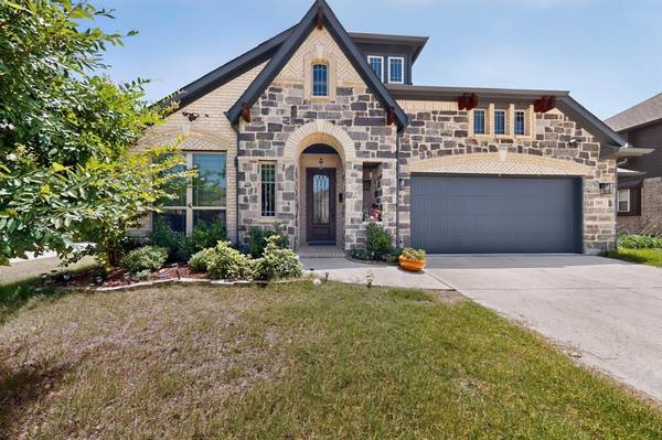 2905 Emerald Trace Drive, Denton, TX 76226