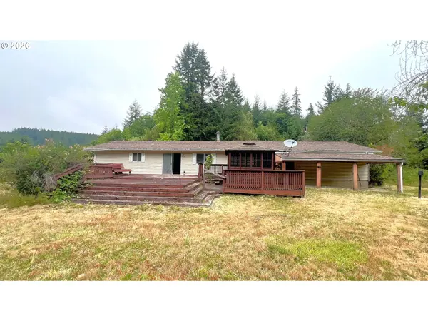 10082 LONE PINE LN, Myrtle Point, OR 97458