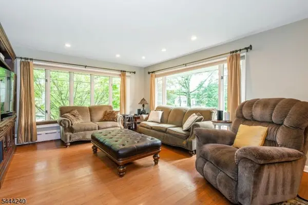 15 Absecon Rd, Parsippany-troy Hills Twp., NJ 07054