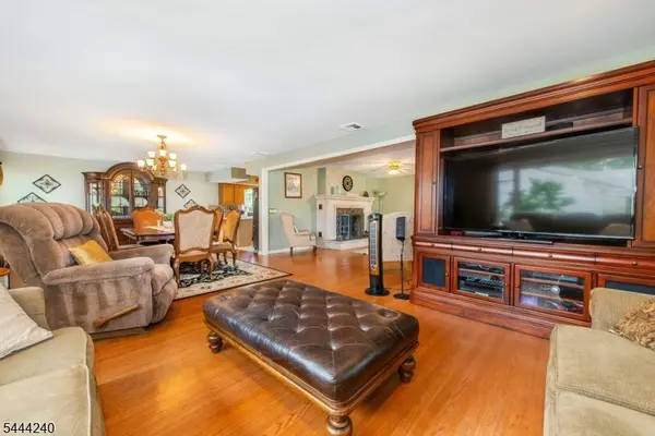 15 Absecon Rd, Parsippany-troy Hills Twp., NJ 07054