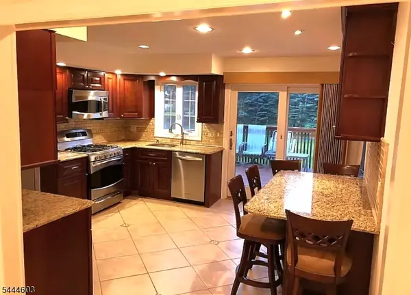 5 Dean Rd #B, Mendham Boro, NJ 07945