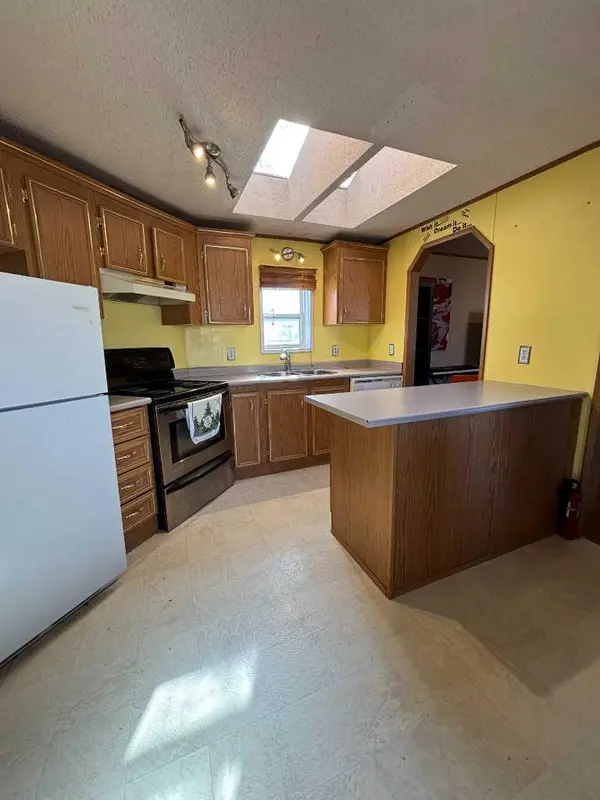 6220 17 AVE SE #37, Calgary, AB T2A 0w6