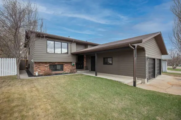 5315 37 ST, Innisfail, AB T4G 1G6