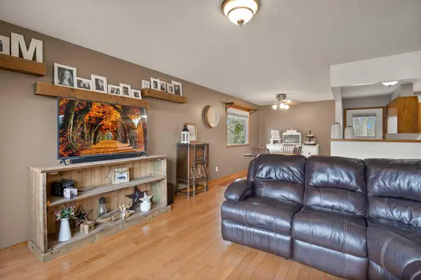 5315 37 ST, Innisfail, AB T4G 1G6
