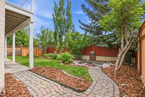 7051 Christie Briar MNR SW, Calgary, AB T3H2H5