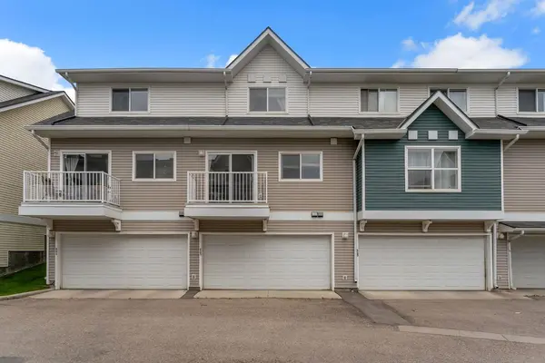 223 McKenzie Towne Gate SE, Calgary, AB T2Z 4G3