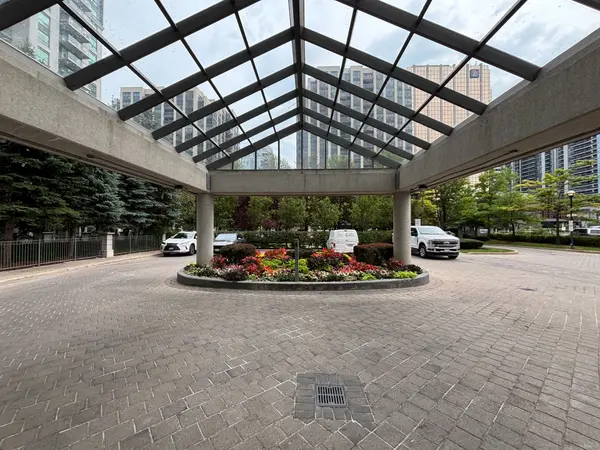 21 Hillcrest AVE #902, Toronto C14, ON M2N 3N4