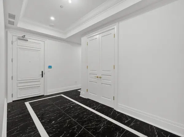 200 Russell Hill RD #304, Toronto C02, ON M4V 2T2