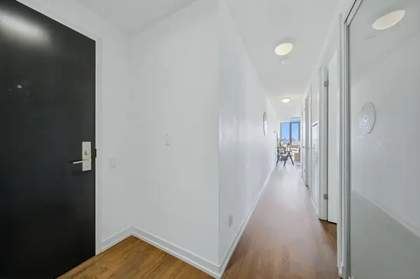 95 Bathurst ST #1307, Toronto C01, ON M5V 0H7