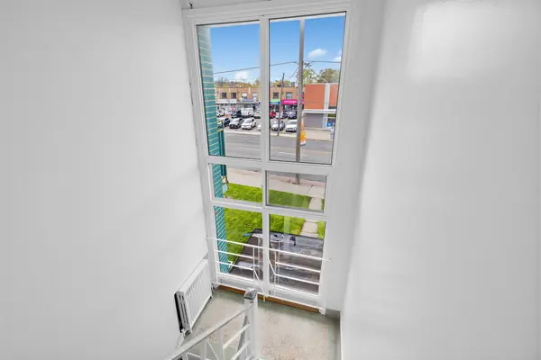 3867 Bathurst ST, Toronto C07, ON M3H 3N4