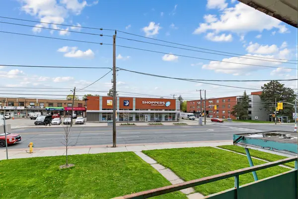 3867 Bathurst ST, Toronto C07, ON M3H 3N4