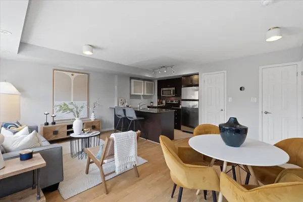 1 Ruttan ST #201, Toronto C01, ON M6P 0A1