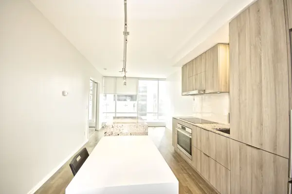 1 Bloor ST E #809, Toronto C08, ON M4W 0A8