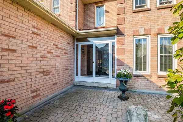 490 Old Harwood AVE, Ajax, ON L1T 3L1