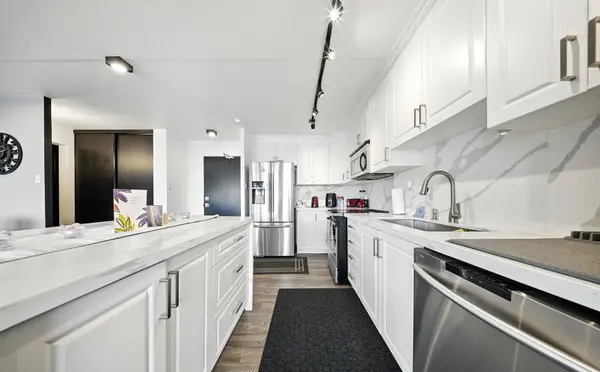 2 Glamorgan AVE #1212, Toronto E04, ON M1P 2M8