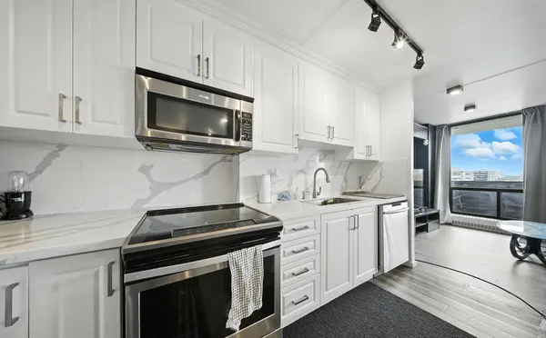 2 Glamorgan AVE #1212, Toronto E04, ON M1P 2M8