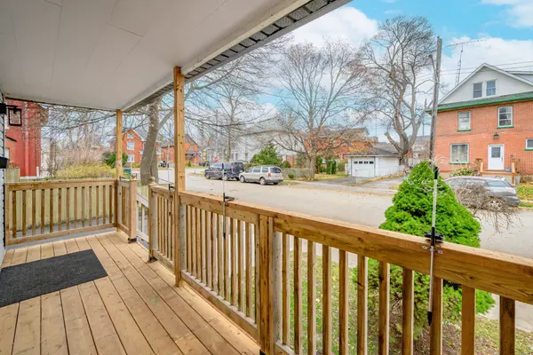 93 Agnes ST, Oshawa, ON L1G 1V3
