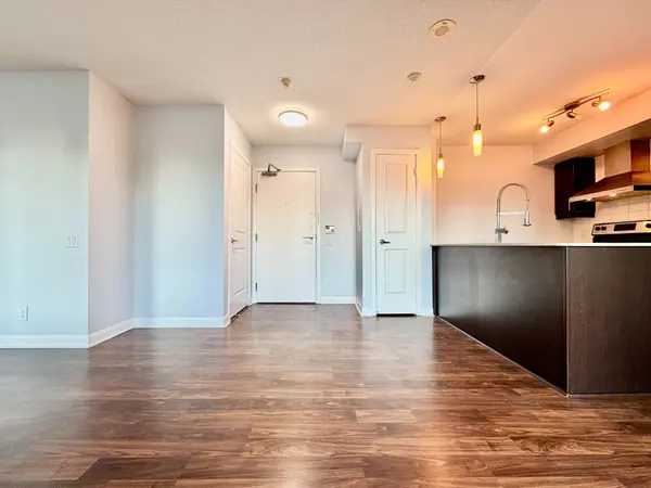 25 Town Centre CT #323, Toronto E09, ON M1P 0B4