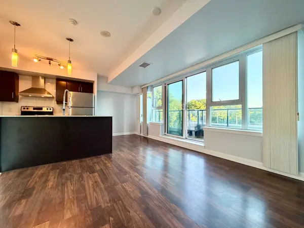 25 Town Centre CT #323, Toronto E09, ON M1P 0B4
