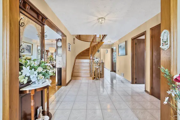 160 Miller Park AVE, Bradford West Gwillimbury, ON L3Z 2K3