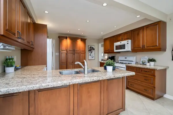 33 Carpenter CT, Markham, ON L3P 6W3