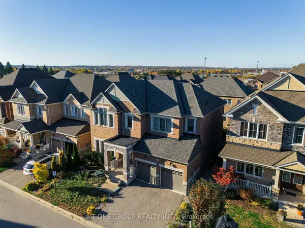 63 Ken Sinclair CRES, Aurora, ON L4G 3J1