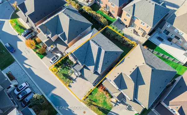 63 Ken Sinclair CRES, Aurora, ON L4G 3J1