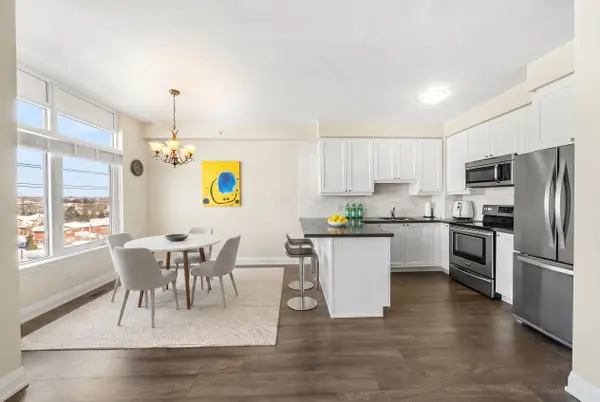 12 Woodstream BLVD #520, Vaughan, ON L4L 8C3
