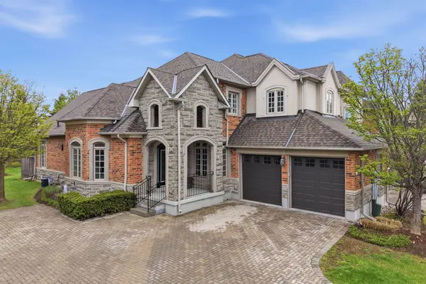 16 Bonnell CRES #107,  Aurora,  ON L4G 7S8