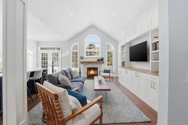 16 Bonnell CRES #107, Aurora, ON L4G 7S8