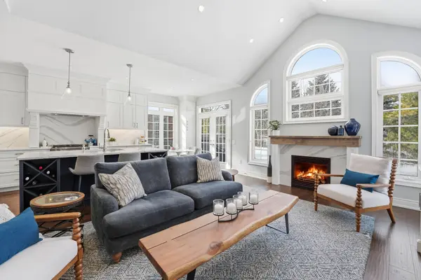 16 Bonnell CRES #107, Aurora, ON L4G 7S8